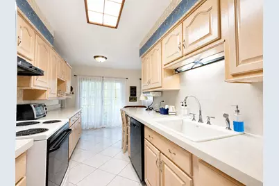136 E Kimball Avenue, Woodstock, IL 60098 - Photo 6