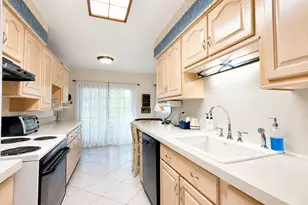 136 E Kimball Ave, Woodstock, IL 60098 - Photo 6