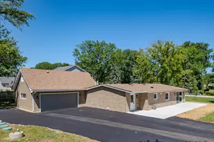 1823 E Park Pl, Arlington Heights, IL 60004 - Photo 1