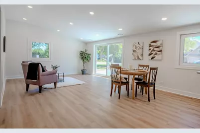 1823 E Park Place, Arlington Heights, IL 60004 - Photo 2