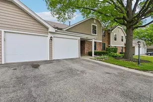 97 Burr Oak Ln, Schaumburg, IL 60193 - Photo 2