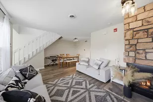 8321 High Point Cir, Darien, IL 60561 - Photo 6