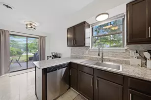8321 High Point Cir, Darien, IL 60561 - Photo 4