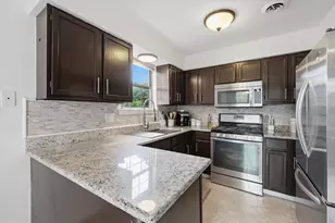 8321 High Point Cir, Darien, IL 60561 - Photo 10