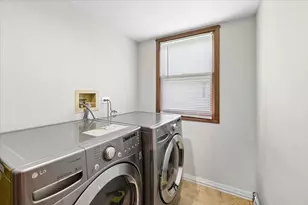 140 N Fiore Pkwy, Vernon Hills, IL 60061 - Photo 10