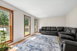 140 N Fiore Pkwy, Vernon Hills, IL 60061 - Photo 8