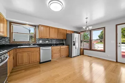 140 N Fiore Parkway, Vernon Hills, IL 60061 - Photo 4