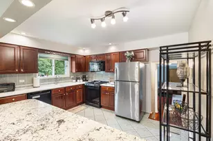 716 Dorchester Dr, Bolingbrook, IL 60440 - Photo 8