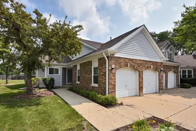 248 Willow Parkway, Buffalo Grove, IL 60089 - Photo 1