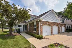 248 Willow Pkwy, Buffalo Grove, IL 60089 - Photo 1