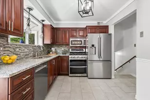 1041 Longmeadow Dr, Glenview, IL 60025 - Photo 6
