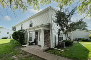 1380 N Glen Cir, Aurora, IL 60506 - Photo 2