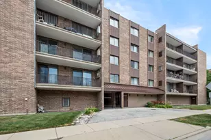 828 Graceland Ave, Des Plaines, IL 60016 - Photo 1