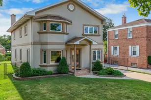 8224 N Oleander Ave, Niles, IL 60714 - Photo 2