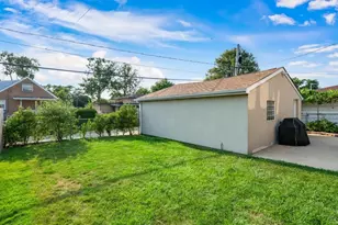 8224 N Oleander Ave, Niles, IL 60714 - Photo 10