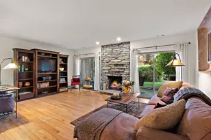 428 S Dee Rd, Park Ridge, IL 60068 - Photo 2