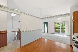 864 N Shady Oaks Dr, Elgin, IL 60120 - Photo 8