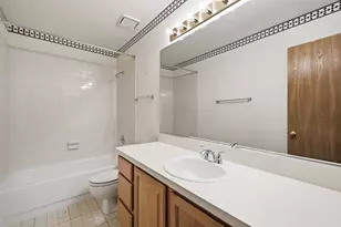 864 N Shady Oaks Dr, Elgin, IL 60120 - Photo 18
