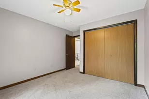 2417 Mayfair Dr, Joliet, IL 60433 - Photo 32