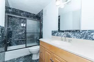 4170 N Marine Dr, Chicago, IL 60613 - Photo 20