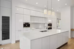 747 N Clark St, Chicago, IL 60654 - Photo 4