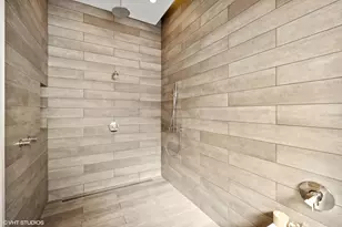 747 N Clark St, Chicago, IL 60654 - Photo 26