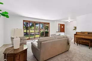 1706 N Aspen Dr, Mount Prospect, IL 60056 - Photo 4