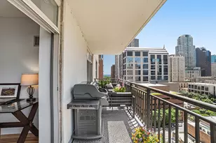 21 W Chestnut St, Chicago, IL 60611 - Photo 18