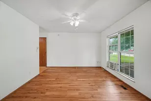 810 Maplepark Dr, Champaign, IL 61821 - Photo 4