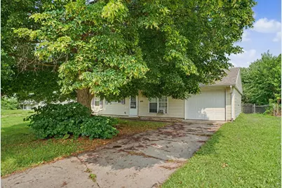 810 Maplepark Drive, Champaign, IL 61821 - Photo 2