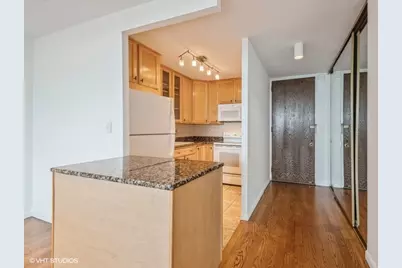720 W Gordon Terrace #18E, Chicago, IL 60613 - Photo 4