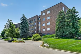 453 Raintree Dr, Glen Ellyn, IL 60137 - Photo 1