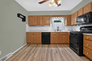 1204 Searle Dr, Normal, IL 61761 - Photo 8