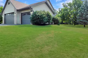 6707 Queenanns Way, South Beloit, IL 61080 - Photo 4