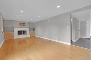 650 Newport Ave, Westmont, IL 60559 - Photo 4