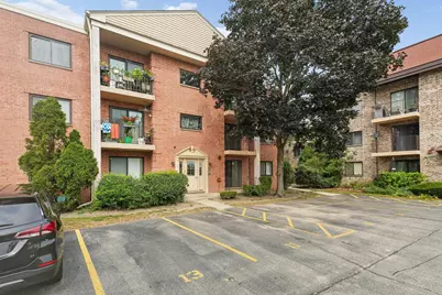 5401 Chateau Drive #4, Rolling Meadows, IL 60008 - Photo 2
