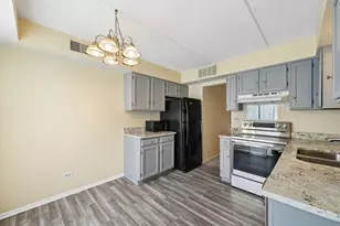 5401 Chateau Dr, Rolling Meadows, IL 60008 - Photo 4