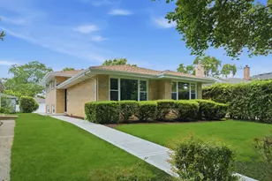 8434 Lawndale Ave, Skokie, IL 60076 - Photo 1