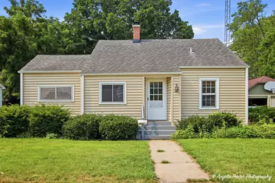 663 Pleasant Street, Woodstock, IL 60098 - Photo 1