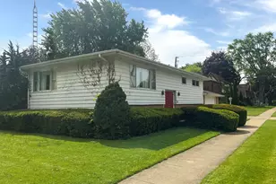 747 Palace St, Aurora, IL 60506 - Photo 4