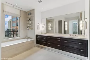 118 E Erie St, Chicago, IL 60611 - Photo 18