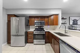 233 Birmingham Ct, Roselle, IL 60172 - Photo 8
