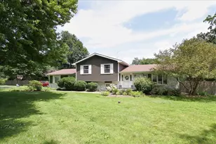 4N681 Brookside W Dr, Saint Charles, IL 60175 - Photo 1