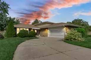 544 Thornwood Dr, South Holland, IL 60473 - Photo 2