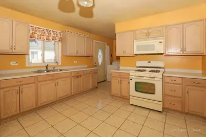 727 Longfellow Lane, Mundelein, IL 60060 - Photo 6