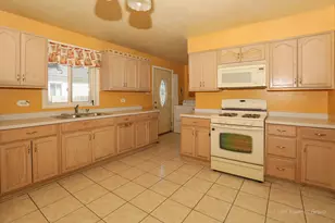 727 Longfellow Ln, Mundelein, IL 60060 - Photo 6