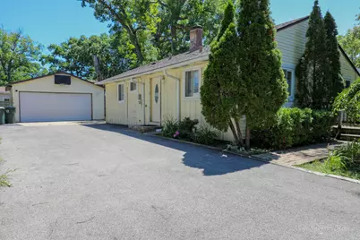 727 Longfellow Lane, Mundelein, IL 60060 - Photo 2