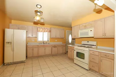 727 Longfellow Lane, Mundelein, IL 60060 - Photo 4