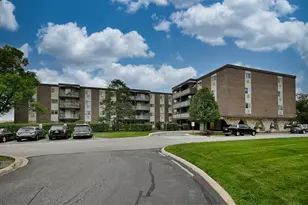 1321 S Finley Rd, Lombard, IL 60148 - Photo 2