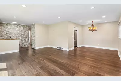 807 E Golfview Drive, Mount Prospect, IL 60056 - Photo 6